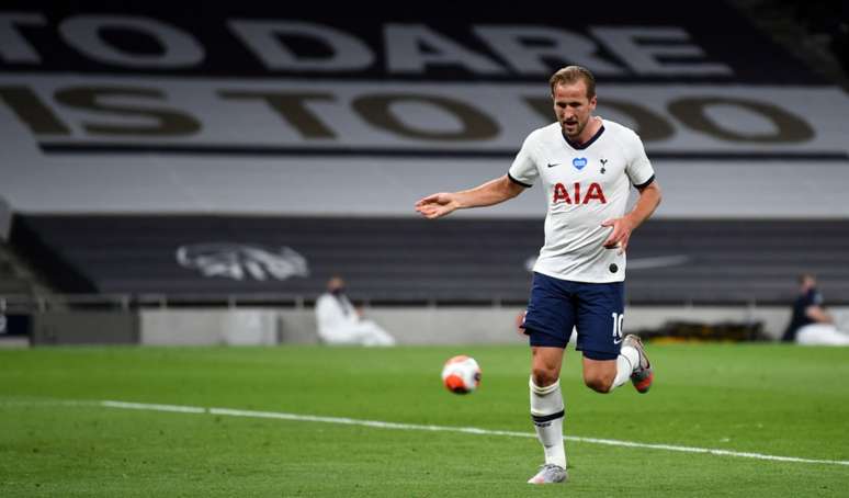 Harry Kane é principal esperança do Tottenham e marcou ns dois últimos jogos do time (Foto: NEIL HALL / AFP)