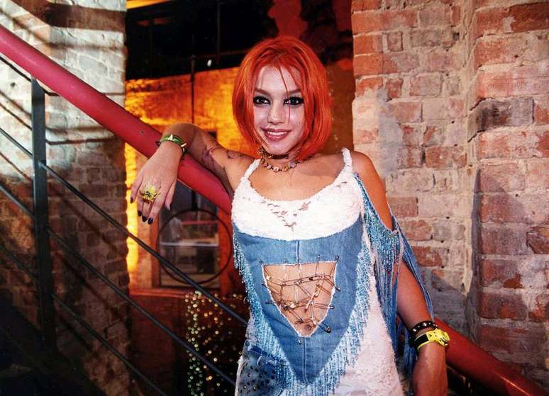 Thais Fersoza durante as grava&ccedil;&otilde;es de 'Estrela-Guia', em 2001 &nbsp;