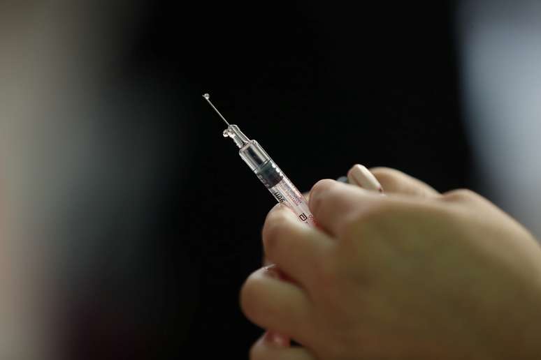 Enfermeira prepara vacina para gripe
16/03/2020
REUTERS/Ivan Alvarado