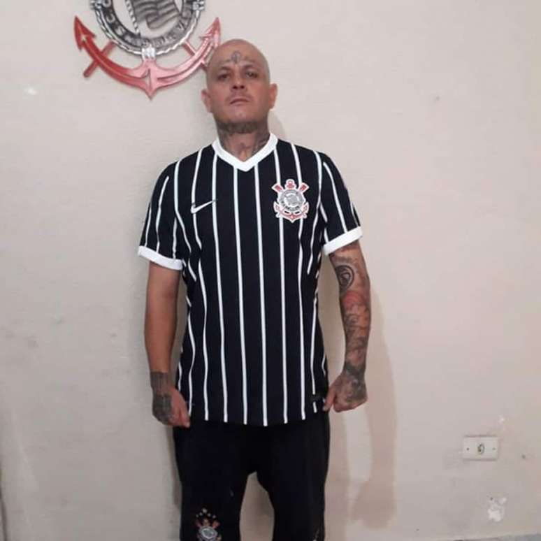 Suposta nova camisa dois do Corinthians foi vazada (Foto:Reprodução)