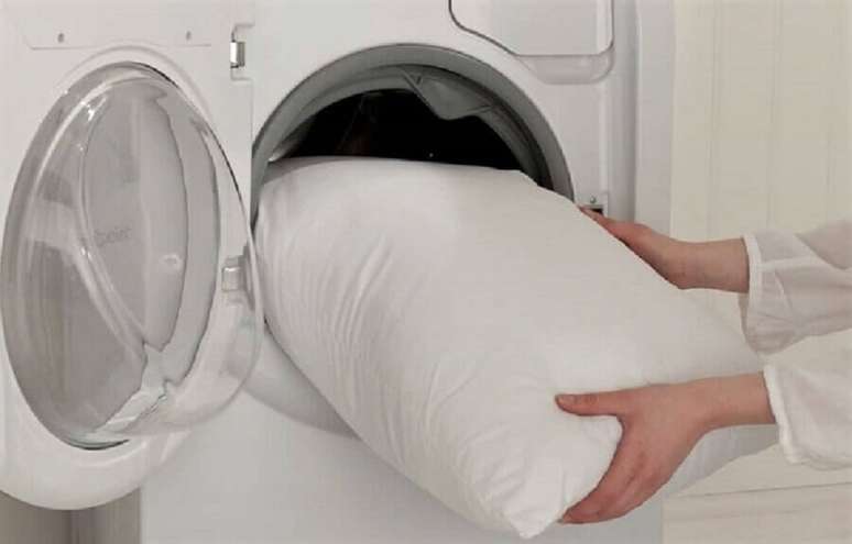 3. Aprenda como lavar travesseiro na máquina para maior praticidade na higienização – Foto: Pinterest