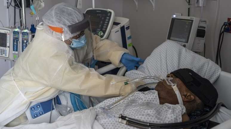 Casos de covid-19 crescem exponencialmente no Brasil, mas ainda n&atilde;o h&aacute; uma medica&ccedil;&atilde;o comprovada cientificamente contra o novo coronav&iacute;rus