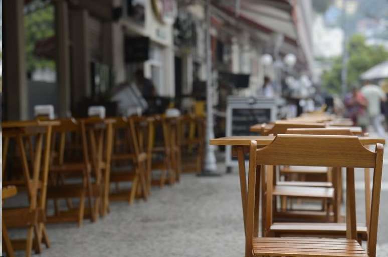 Como fez o Rio de Janeiro na semana passada, bares e restaurantes de São Paulo puderam reabrir as portas na segunda-feira