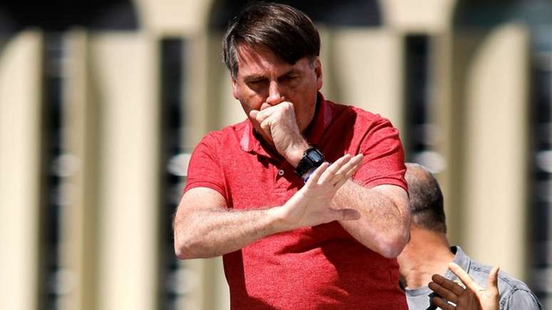 Bolsonaro assinou lei que determina três medidas como isolamento e quarentena para evitar transmissão de coronavírus
