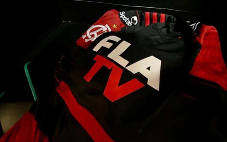 Contra o Boavista, Flamengo jogou com o logo da "FlaTV" na manga da camisa (Foto: Reprodução / Instagram)