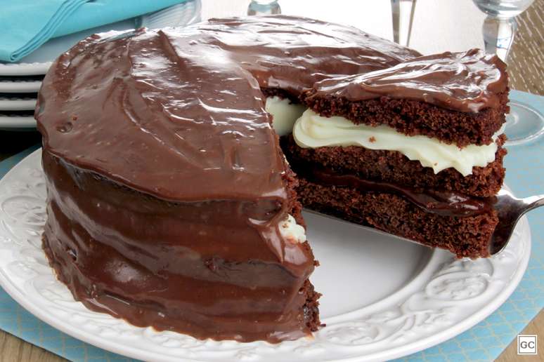 10 receitas de bolo de chocolate que todo chocólatra precisa