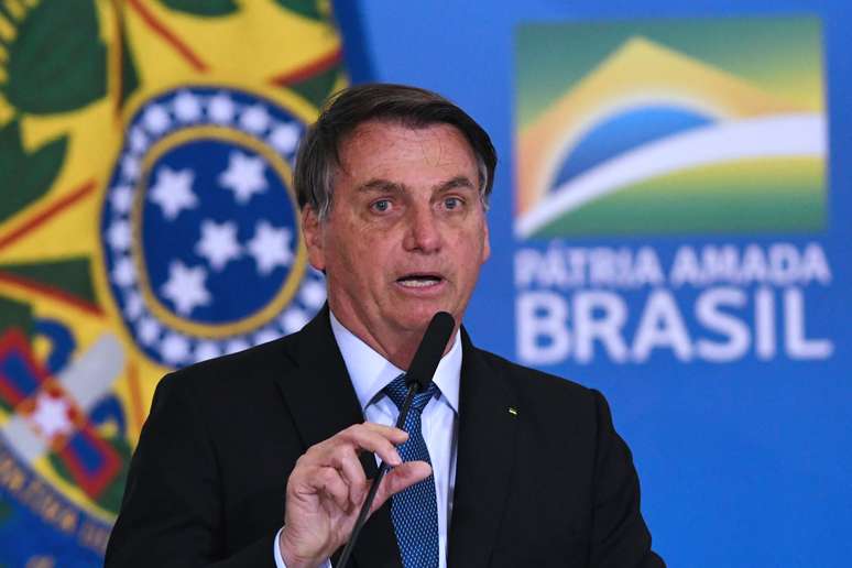Bolsonaro vetou também a obrigatoriedade de fornecer água e comida para os indígenas 