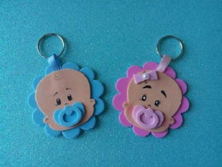 56. Lembrancinha ch&aacute; de beb&ecirc; em eva de chaveiro. Fonte: Gesta&ccedil;&atilde;o Beb&ecirc;