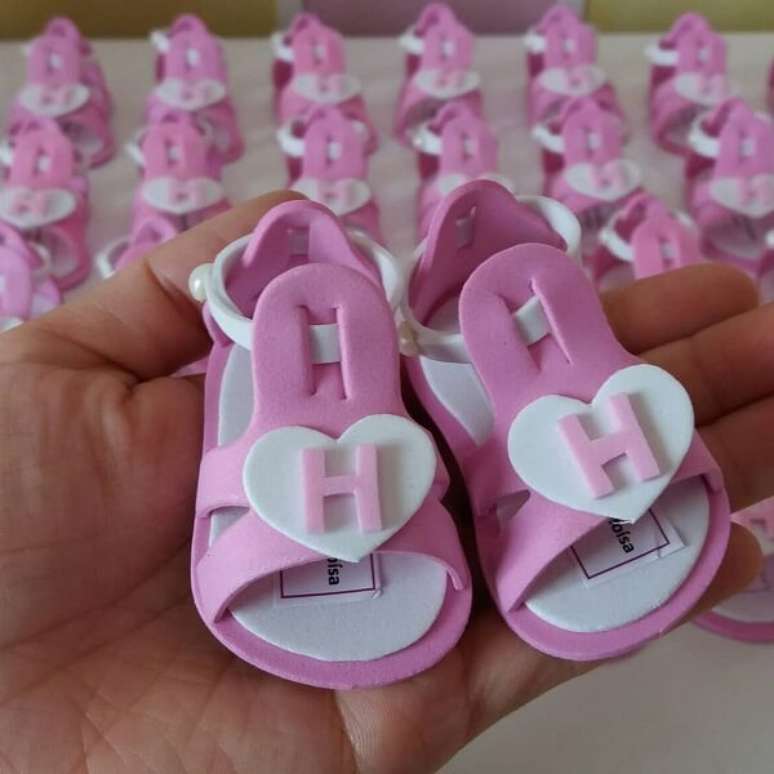 55. Lembrancinhas em EVA para Ch&aacute; de beb&ecirc; menina. Fonte: Pinterest