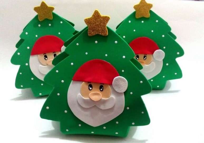 10. Lembrancinhas de natal em eva em formato de &aacute;rvore de natal. Fonte: Elo7