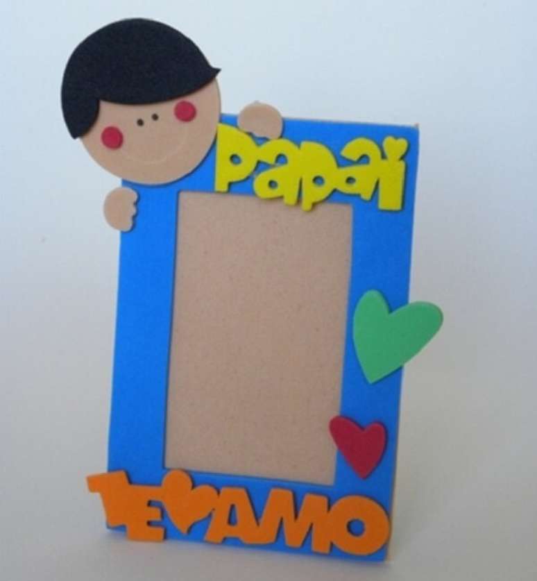 47. O porta retrato &eacute; uma &oacute;tima lembrancinhas em EVA para o dia dos pais. Fonte: Artesanato e Reciclagem
