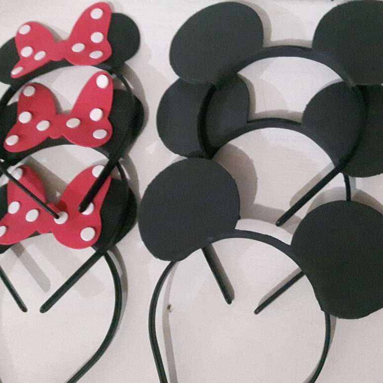 15. Tiaras como lembrancinhas em EVA para as crian&ccedil;as. Fonte: Elo7