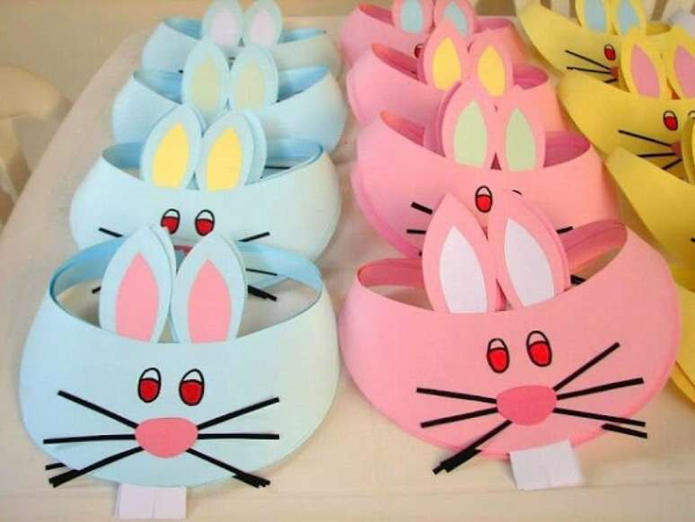 13. Viseira criativa como lembrancinhas em EVA para P&aacute;scoa. Fonte: Pinterest