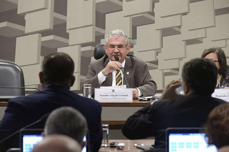 O presidente da CPI das 'fake news', senador Angelo Coronel (PSD-BA), durante reunião deliberativa da comissão.