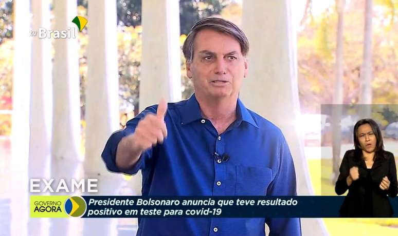 Em entrevista coletiva, presidente revela que está com coronavírus