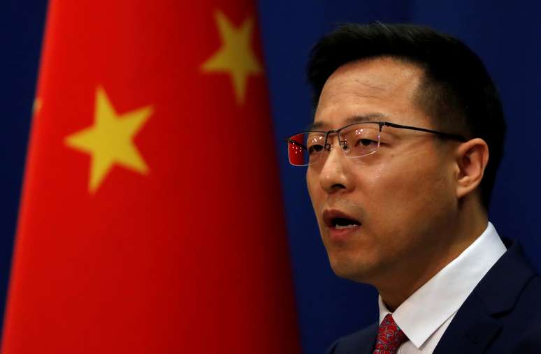 Porta-voz do Ministério das Relações Exteriores da China, Zhao Lijian, durante entrevista coletiva em Pequim
08/04/2020 REUTERS/Carlos Garcia Rawlins