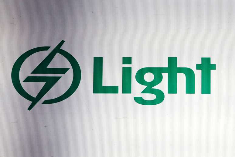 Logo da Light em painel na bolsa de valores de S&atilde;o Paulo 
25/07/2019
REUTERS/Amanda Perobelli