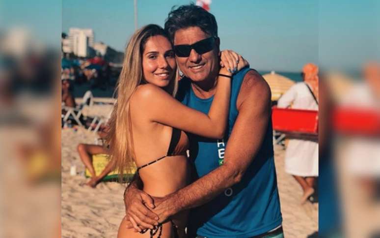 Renato Gaúcho e Carol, sua filha, em foto antiga na praia, antes do isolamento (Foto: Reprodução/Instagram)