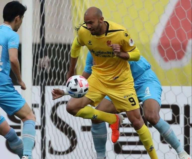 Felipe Silva está com ótima média de gols na K-League (Divulgação/Gwangju)