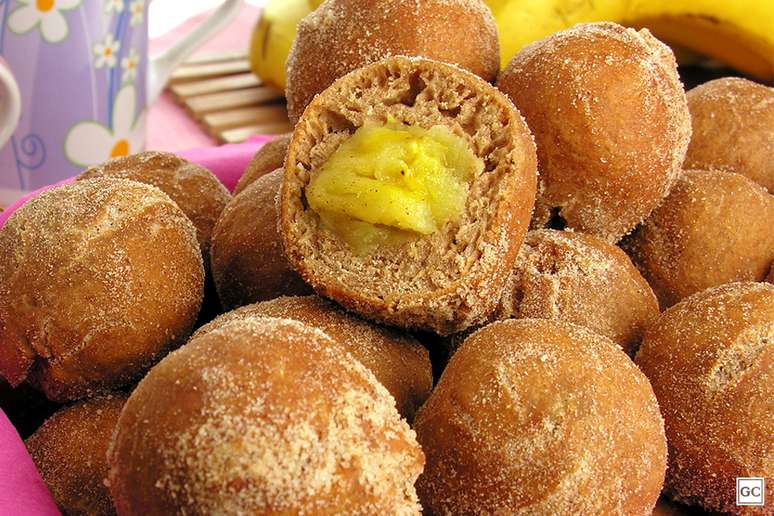 Guia da Cozinha - Recheios de bolinho de chuva: deixe sua receita tradicional ainda melhor!