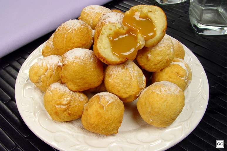 Guia da Cozinha - Recheios de bolinho de chuva: deixe sua receita tradicional ainda melhor!