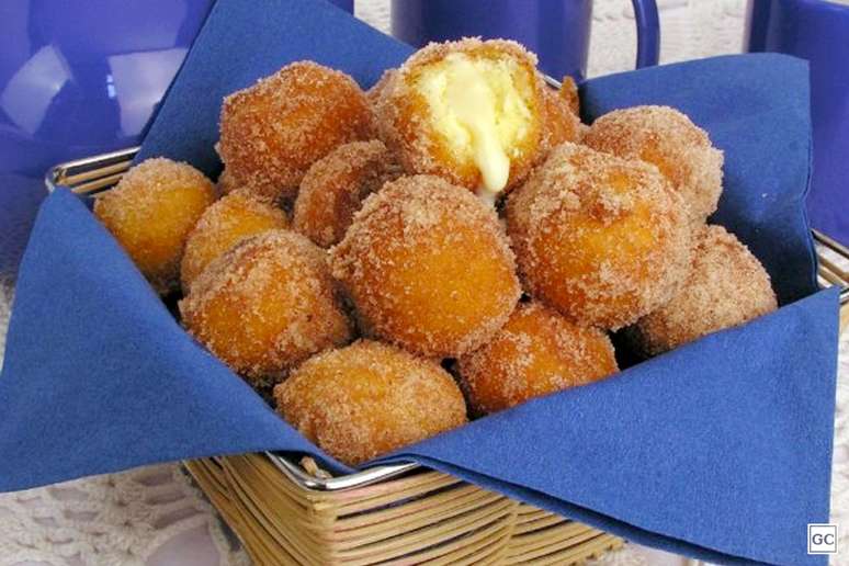 Guia da Cozinha - Recheios de bolinho de chuva: deixe sua receita tradicional ainda melhor!