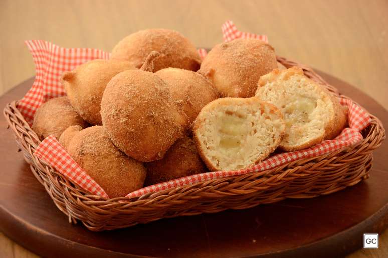 Guia da Cozinha - Recheios de bolinho de chuva: deixe sua receita tradicional ainda melhor!