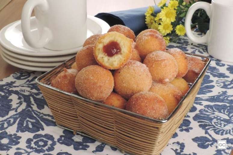 Guia da Cozinha - Recheios de bolinho de chuva: deixe sua receita tradicional ainda melhor!