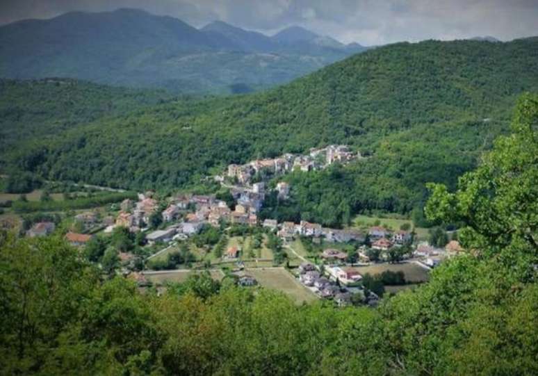 Vista aérea de Filignano, no sul da Itália