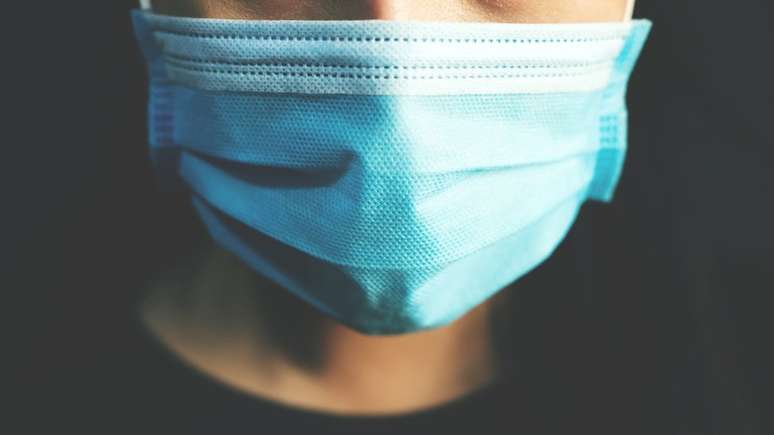 Máscaras de pano e cirúrgicas provavelmente não barram as micropartículas, dizem especialistas