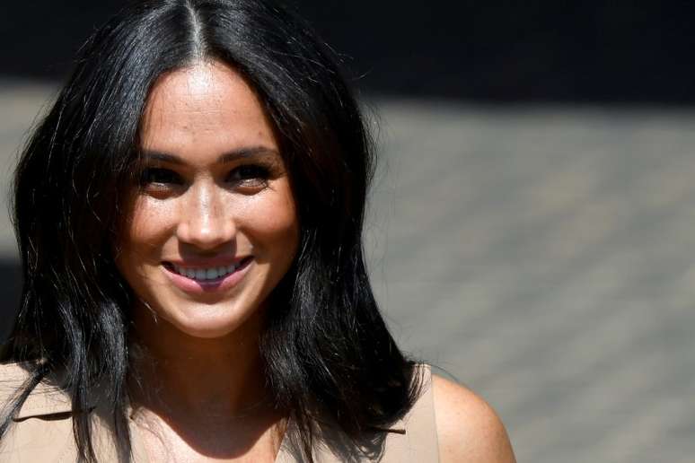 Duquesa de Sussex, Meghan, discursa em escola britânica durante visita
REUTERS/Toby Melville