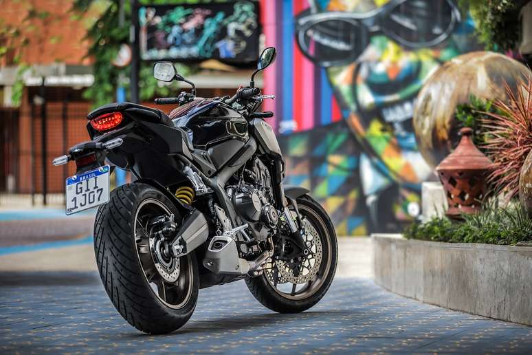 CB 650R tem muito estilo e chega por R$ 39.416.