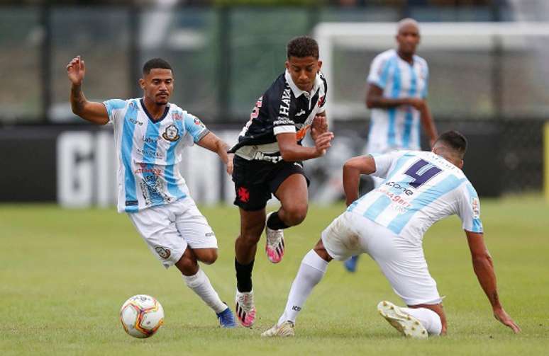 Vinícius como titular é uma das novidades apresentadas pelo Vasco de Ramon Menezes (Rafael Ribeiro / Vasco)