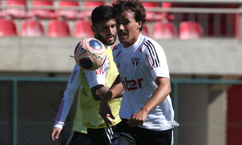 Igor Gomes e Igor Liziero durante o treino desta quinta-feira - FOTO: Rubens Chiri/saopaulofc.net