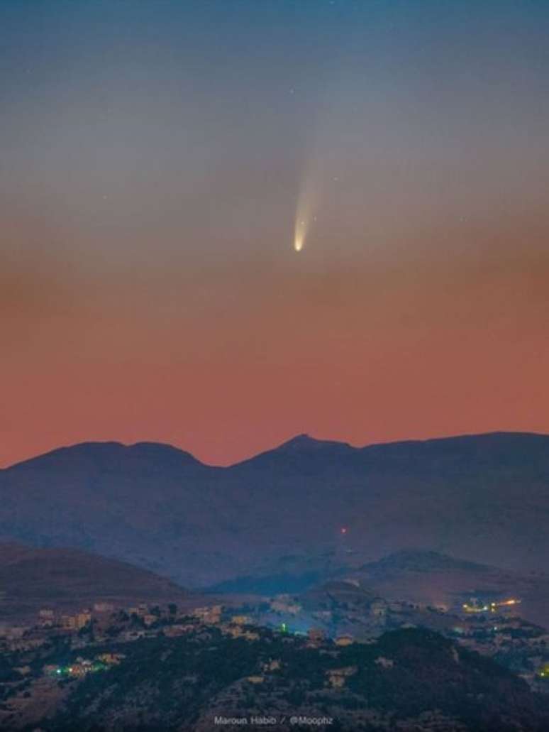 Uma foto do cometa capturada no Líbano