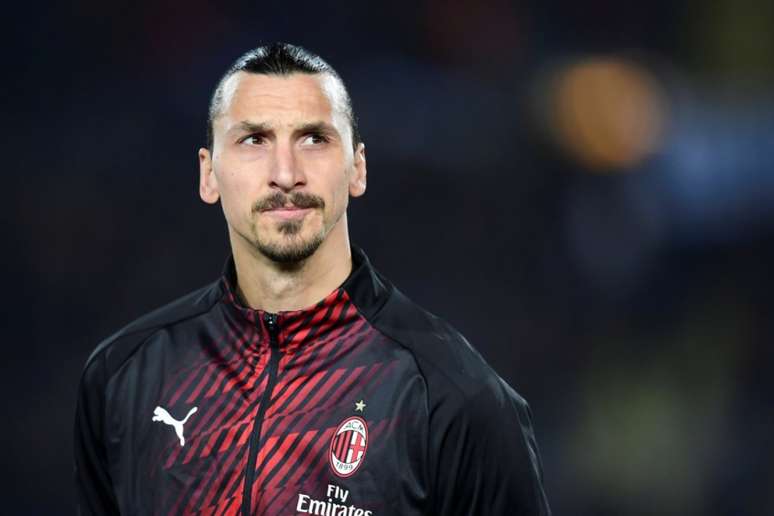 Em entrevista, Ibrahimovic deixa permanência incerta no Milan para a próxima temporada (Foto: MIGUEL MEDINA / AFP)