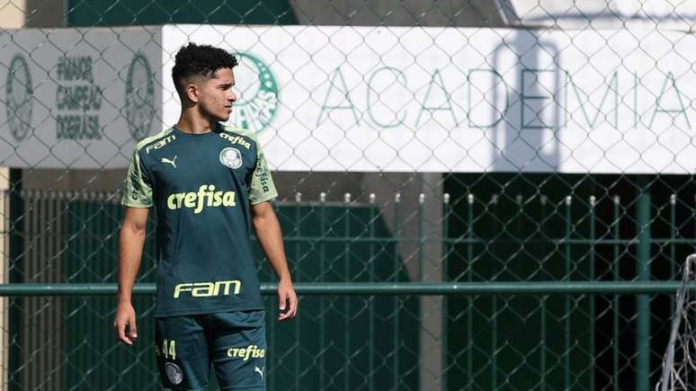Gabriel Silva renovou contrato com o Palmeiras até 2025 (Foto:Cesar Greco/Ag Palmeiras)