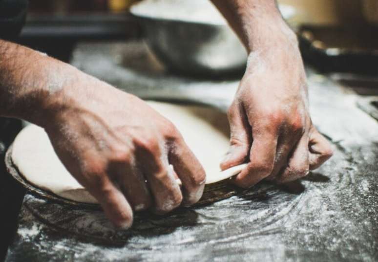 Guia da Cozinha - 11 tipos de massa de pizza para fazer em casa e sair da rotina