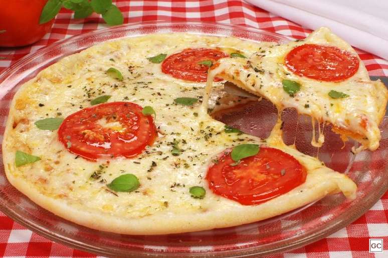 Em MS, Dia Mundial da Pizza tem recheio de temaki e massa com 24