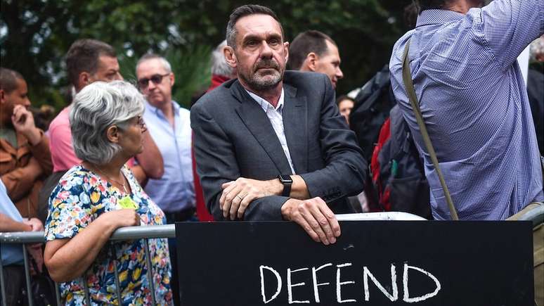 Como jornalista, Paul Mason trabalhou para a BBC e para o Channel 4, na Inglaterra