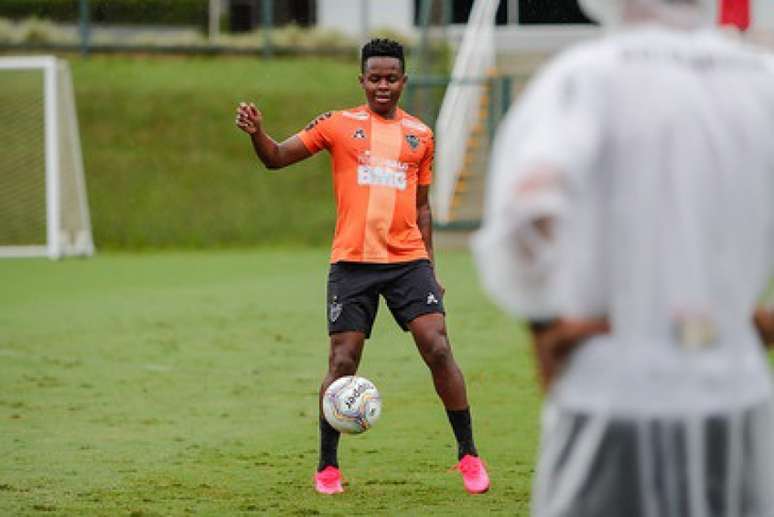 Desvalorizou! Cazares virou um problema para o Galo, que tem dificuldades em negociá-lo por um valor que julga ser justo, além de poder perder o jogador de graça, pois seu contrato se encerra no fim do ano- (Bruno Cantini/Atlético-MG)