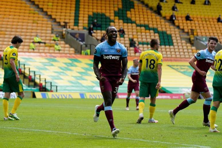 Michail Antonio tem manhã inspirada e marca os quatro gols da vitória do West Ham sobre o o Norwich(TIM KEETON/AFP)