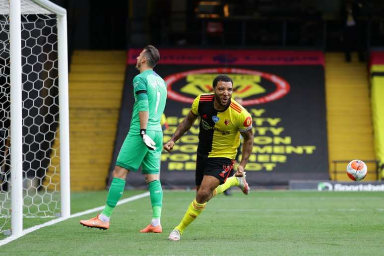 Com dois gols de pênalti deDeeney,Waltford derrota o Newcastle de virada (RICHARD HEATHCOTE/AFP)