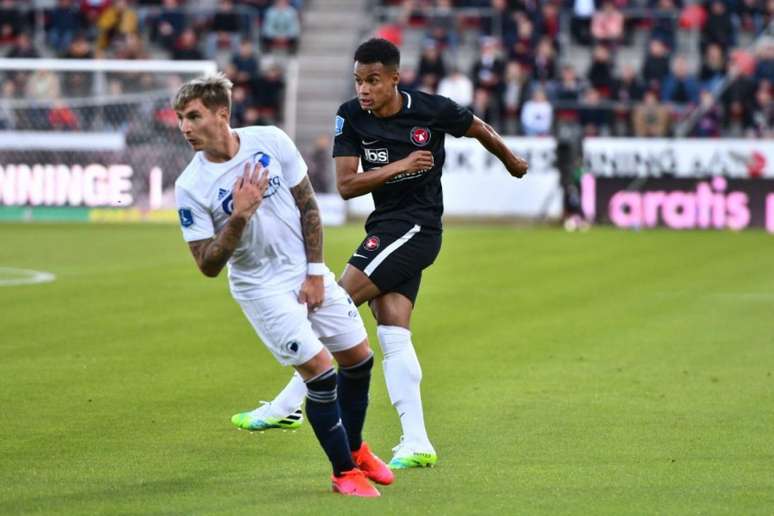 Paulinho atuou 18 vezes pelo Midtjylland e marcou um gol (Foto: Divulgação / Midtjylland)