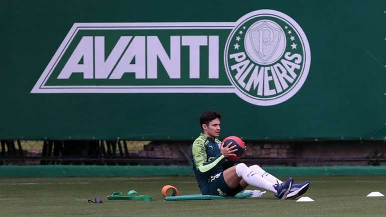 O meia Raphael Veiga destacou trabalhos do Palmeiras ao longo desta semana (Cesar Greco/Agência Palmeiras)