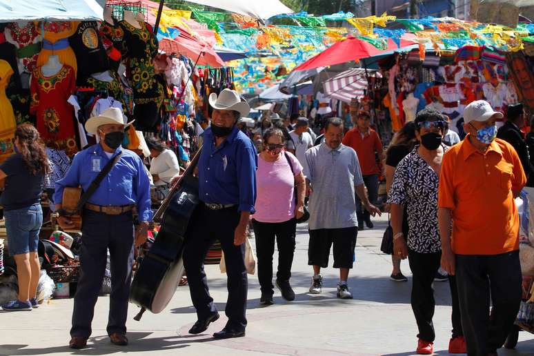 Mercado popular na cidade mexicana de Tijuana durante a pandemia de coronavírus
04/07/2020
REUTERS/Jorge Duenes