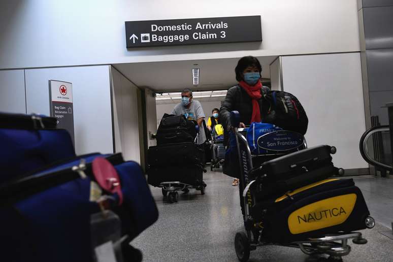 Passageiros no aeroporto de San Francisco
05/04/2020
REUTERS/Kate Munsch