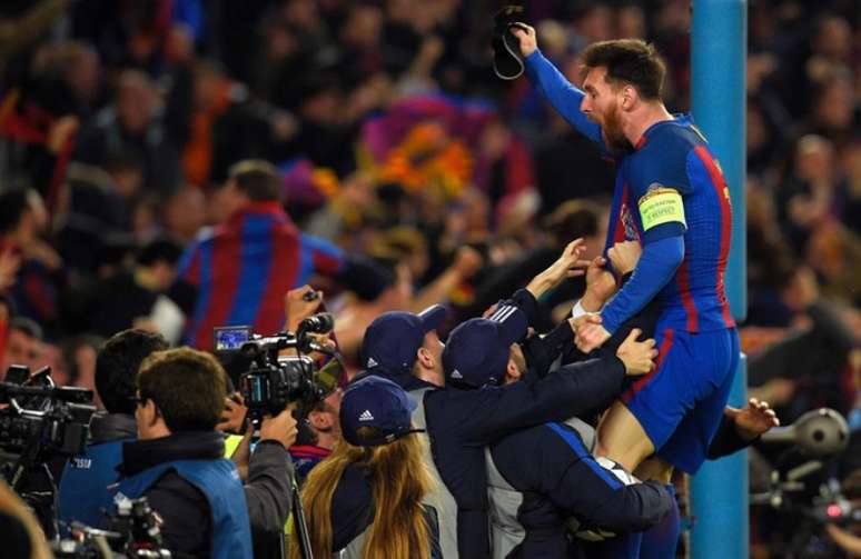 Messi comemora virada histórica do Barça em 2017 (Foto: AFP)