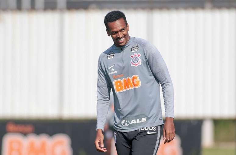 Jô tem treinado com o Corinthians desde a volta do futebol (Foto: Rodrigo Coca/Ag. Corinthians)