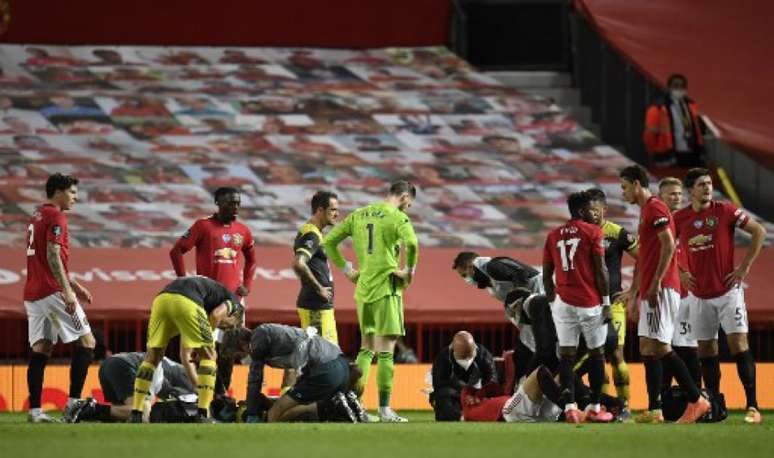 Manchester United e Southampton empataram em 2 a 2 (Foto: PETER POWELL / POOL / AFP)